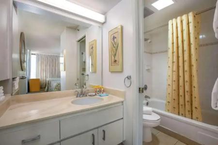 Aston at the Waikiki Banyan - 8