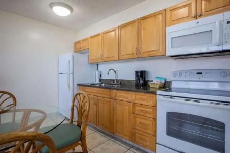 Aston at the Waikiki Banyan - 26