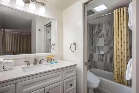 Aston at the Waikiki Banyan - 7