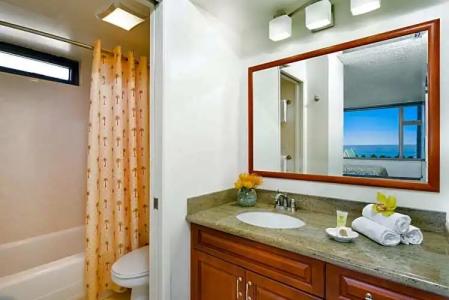 Aston at the Waikiki Banyan - 45