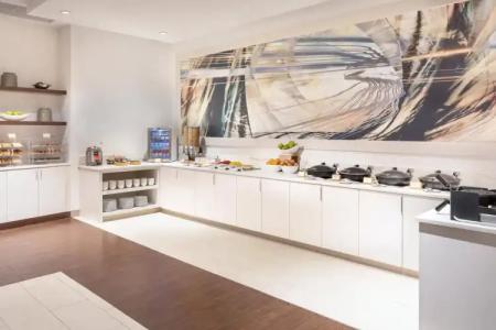 Courtyard by Marriott Miami Airport - 12