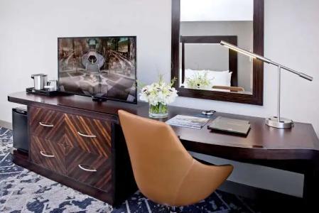 Hilton Baltimore Inner Harbor - 4