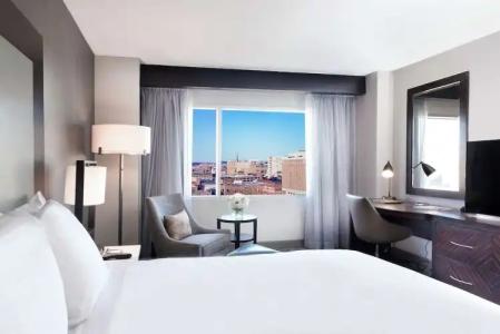 Hilton Baltimore Inner Harbor - 40