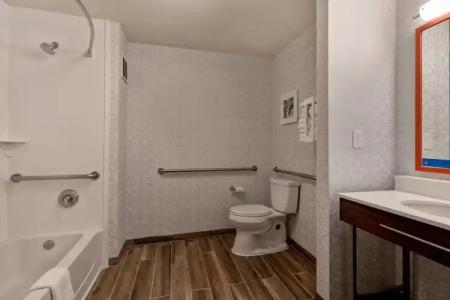 Hilton Baltimore Inner Harbor - 34