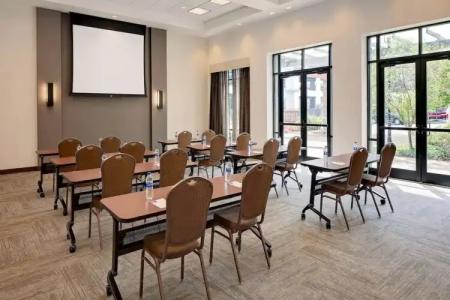 Hyatt Place Pittsburgh North Shore - 11