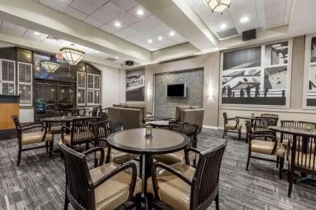 Courtyard by Marriott Pittsburgh University Center - 22