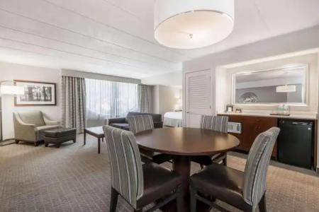 Courtyard by Marriott Pittsburgh University Center - 11