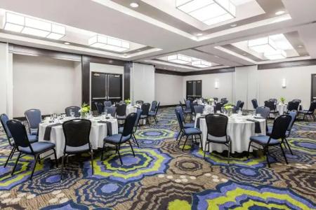 Courtyard by Marriott Pittsburgh University Center - 17