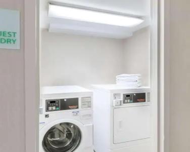 Courtyard by Marriott Pittsburgh University Center - 6