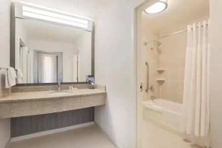 Courtyard by Marriott Pittsburgh Downtown - 8