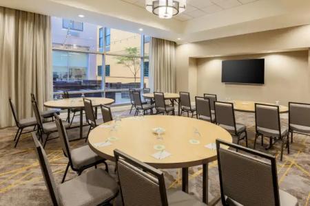 Courtyard by Marriott Pittsburgh Downtown - 10