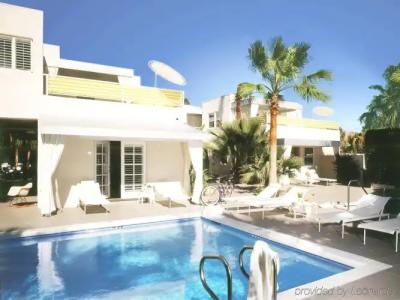 Movie Colony - Adults Only - 17