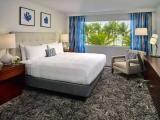 Deluxe Ocean Curve room