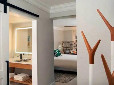 Pelican Grand Beach Resort, a Noble House Resort - 55