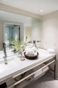 Pelican Grand Beach Resort, a Noble House Resort - 67