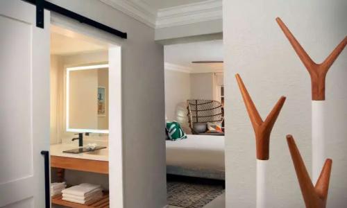 Pelican Grand Beach Resort, a Noble House Resort - 43