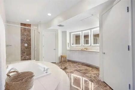 Hilton Fort Lauderdale Beach Resort - 6