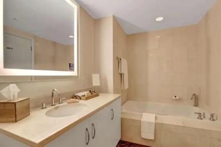 Hilton Fort Lauderdale Beach Resort - 10