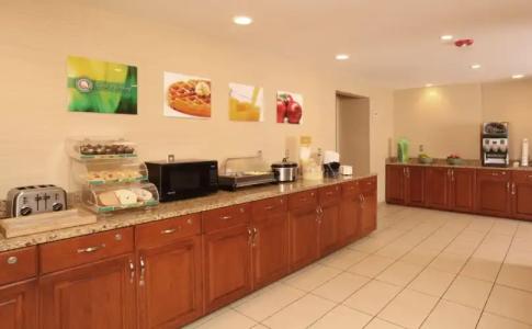 Quality Inn Oakwood - 33