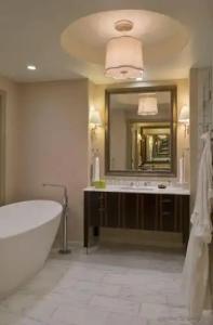 The Stephen F Austin Royal Sonesta - 4