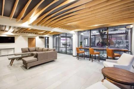 Ramada by Wyndham Austin South - 1