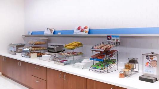 Holiday Inn Express St. Petersburg North / I-275, an IHG - 11