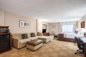 Ramada by Wyndham Downtown Hotel, Denver