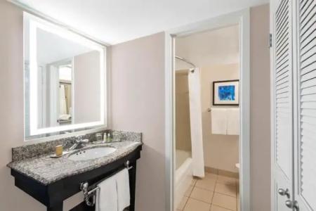 DoubleTree by Hilton Denver Cherry Creek, CO - 42