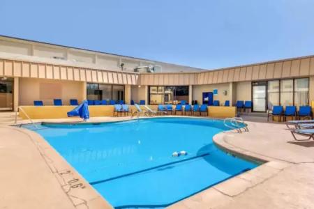 Holiday Inn Express Denver Central - North - 39