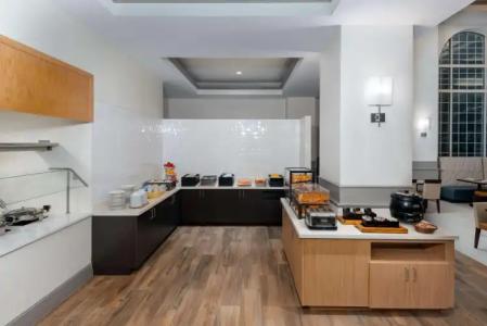 Hilton Garden Inn Charlotte Uptown - 35