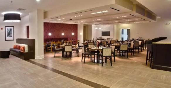 DoubleTree by Hilton Charlotte Airport - 27