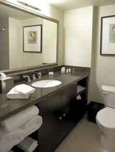 DoubleTree by Hilton Charlotte Airport - 37