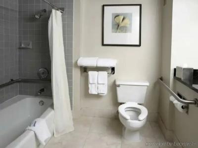 DoubleTree by Hilton Charlotte Airport - 7