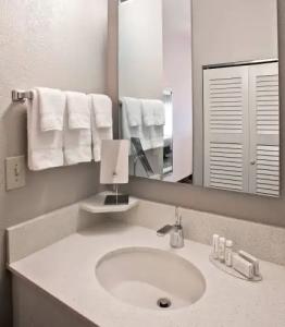 Courtyard Charlotte Ballantyne - 8