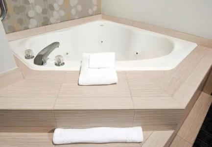 Courtyard Charlotte Ballantyne - 7