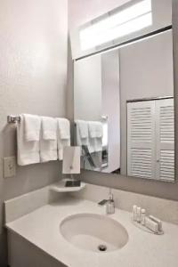 Courtyard Charlotte Ballantyne - 9