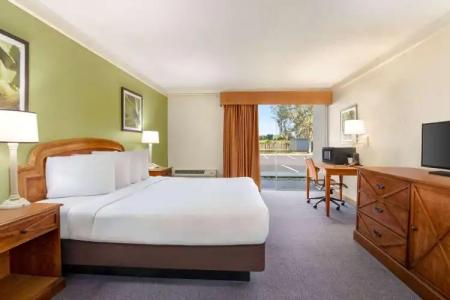 Baymont by Wyndham Daytona Beach - Intl Speedway - 36