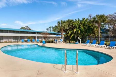 Baymont by Wyndham Daytona Beach - Intl Speedway - 11