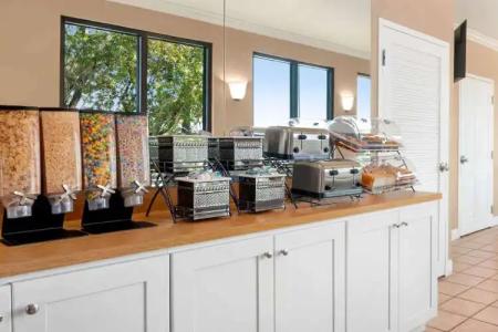 Baymont by Wyndham Daytona Beach - Intl Speedway - 16