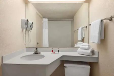 Baymont by Wyndham Daytona Beach - Intl Speedway - 21