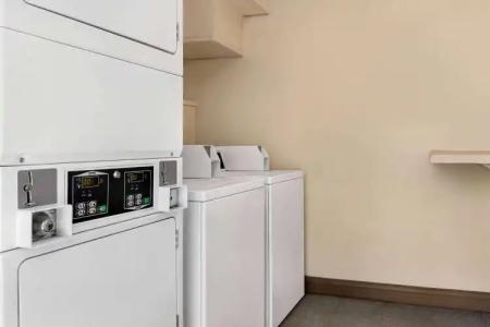 Baymont by Wyndham Daytona Beach - Intl Speedway - 17