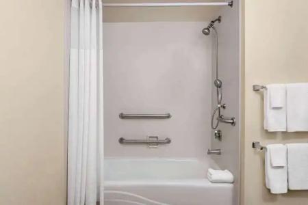 Baymont by Wyndham Daytona Beach - Intl Speedway - 7