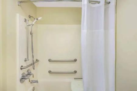 Baymont by Wyndham Jacksonville/Butler Blvd - 84