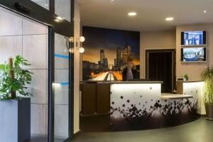 Hotel La Place La Defense, Nanterre