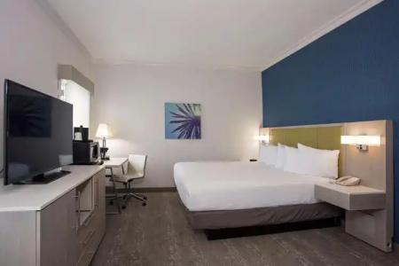 SureStay by Best Western Santa Monica - 64