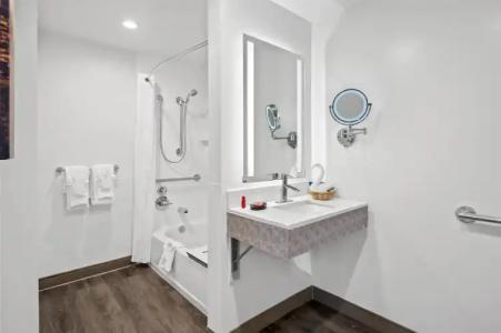 SureStay by Best Western Santa Monica - 79