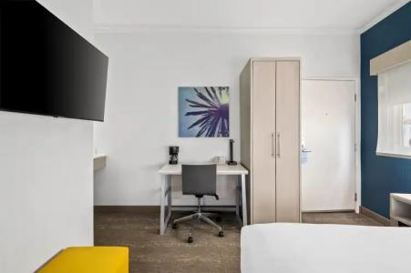 SureStay by Best Western Santa Monica - 80