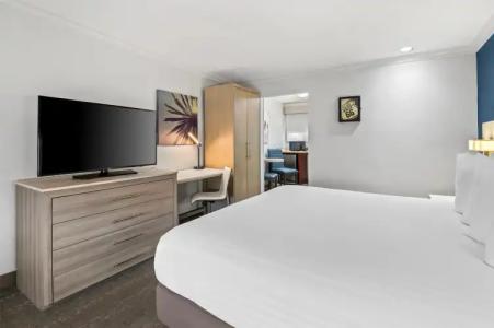 SureStay by Best Western Santa Monica - 77