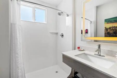 SureStay by Best Western Santa Monica - 59