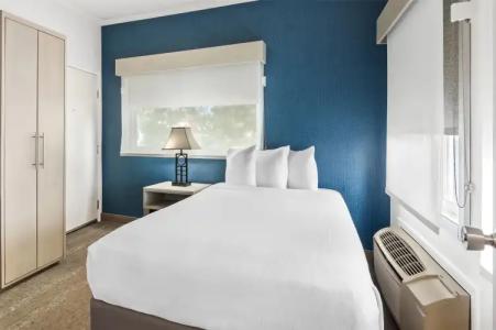 SureStay by Best Western Santa Monica - 70